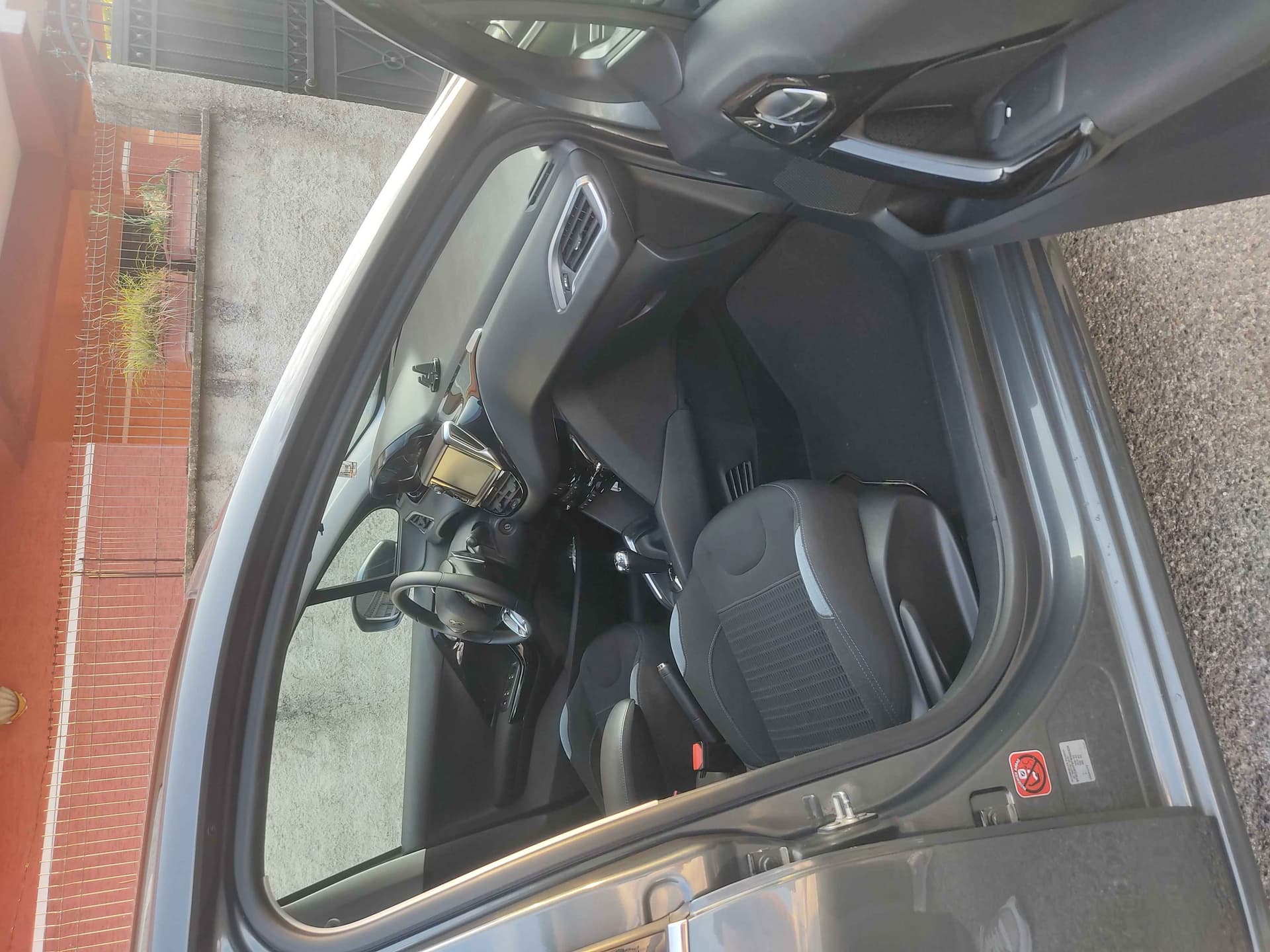 Peugeot 208 - harnex