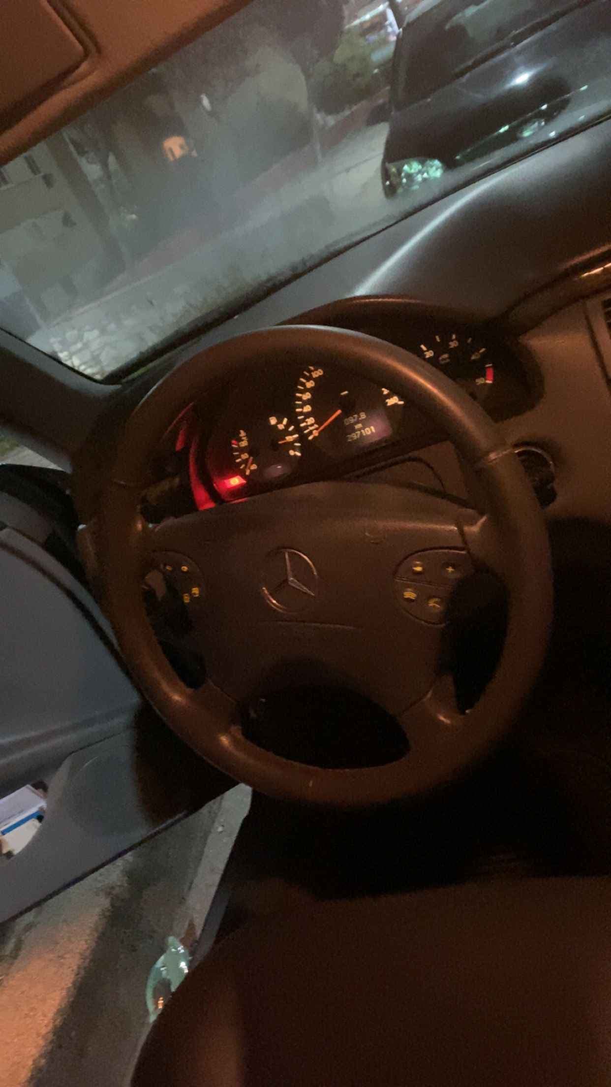 Mercedes-Benz E 270 - harnex